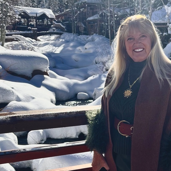 Meet your Posher, Lindy - Picture 4 of 6